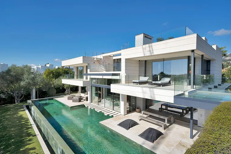Refugio Mediterráneo de Elegancia en la Milla de Oro de Marbella