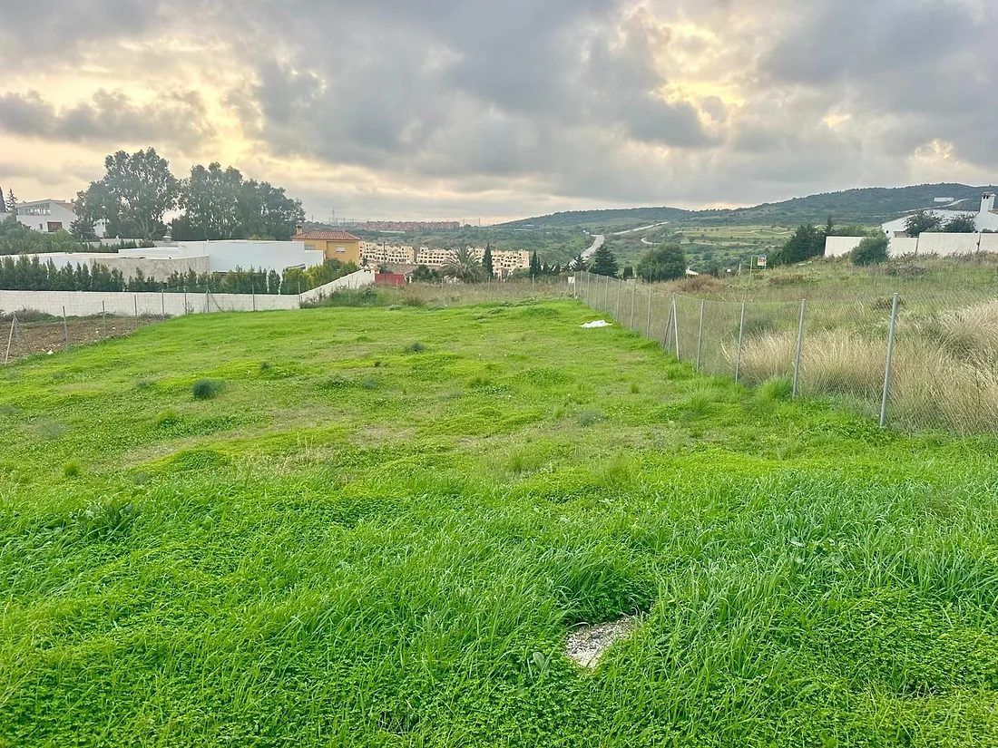 Baugrundstück mit 1.034 m² in Valle Romano, Estepona