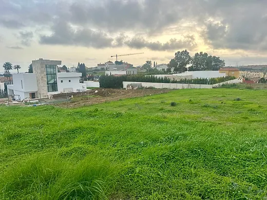 Baugrundstück mit 1.034 m² in Valle Romano, Estepona · 4/11