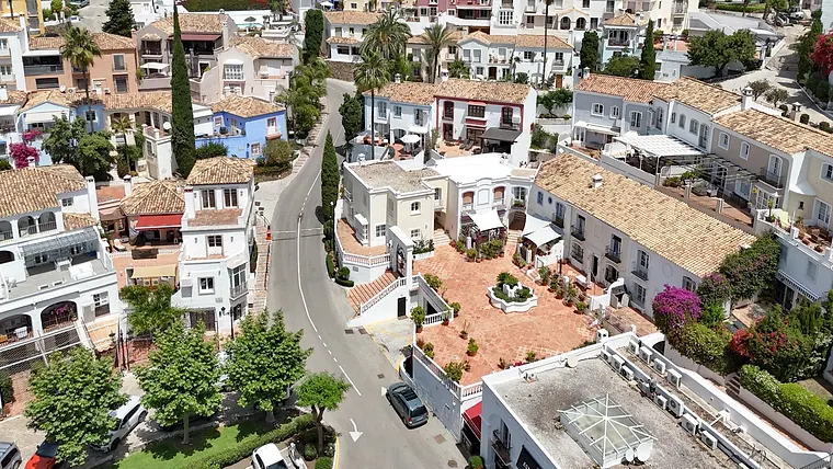 Reihenhaus mit 2 Schlafzimmern in La Alborada, Benahavís