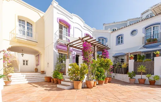 Reihenhaus mit 2 Schlafzimmern in La Alborada, Benahavís · 2/30