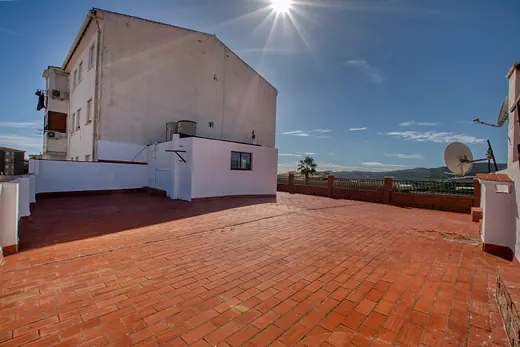 Gran oportunidad de inversión en Vélez-Málaga: Edificio completo con inmenso potencial comercial y residencial · 4/40