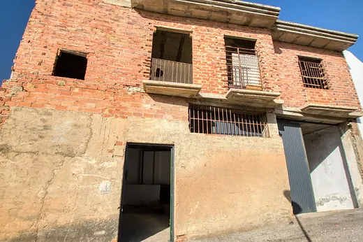 Casa para terminar con aparcamiento · 3/28