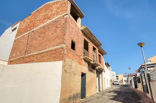 Casa para terminar con aparcamiento · 4/28