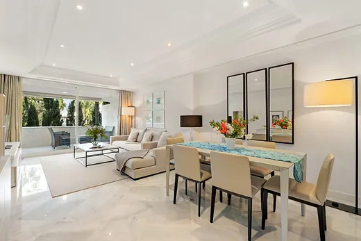 Wohnung mit 2 Schlafzimmern in La Carolina-Guadalpín, Marbella · 3/33