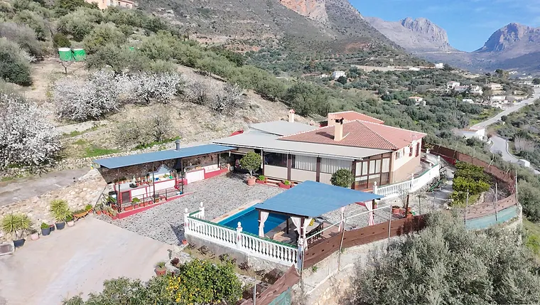 Landhaus mit 4 Schlafzimmern in Alcaucín
