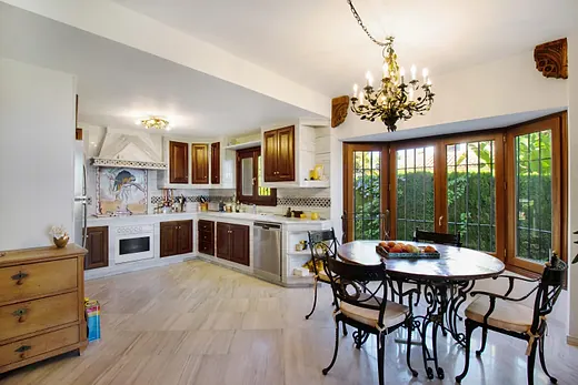 Villa de 6 dormitorios en Nagüeles, Marbella · 4/32