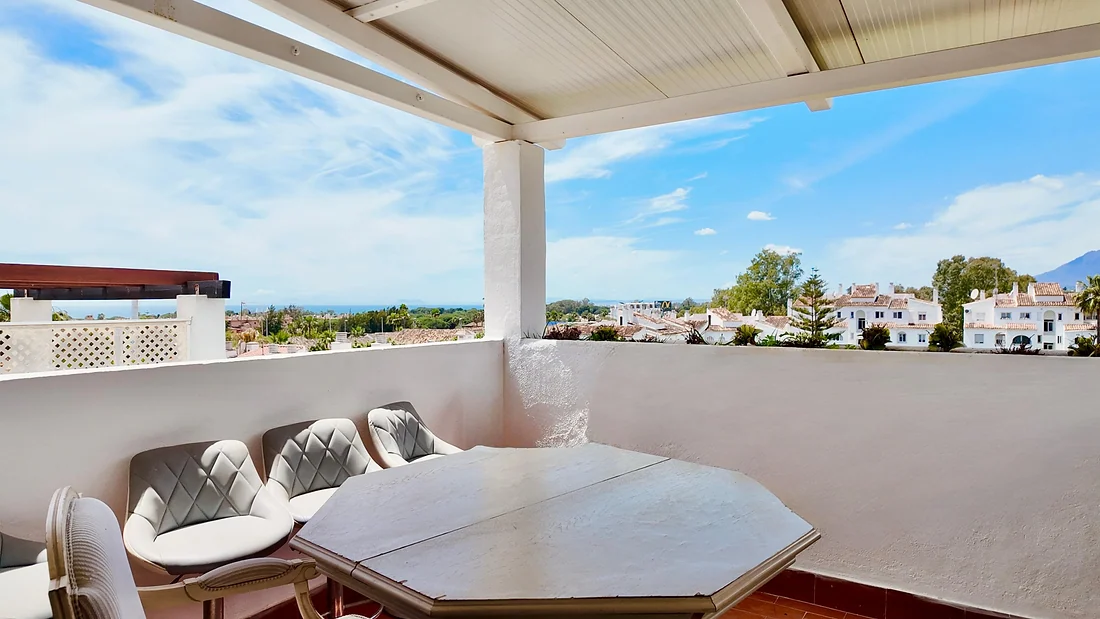 Penthouse mit 2 Schlafzimmern in Nueva Atalaya, Estepona