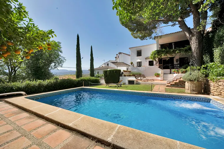 Villa con encanto andaluz en Ronda: amplitud, privacidad y vistas privilegiadas