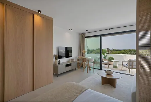 Elegante apartamento totalmente reformado con vistas panorámicas al mar Mediterráneo en Marbesa · 5/27