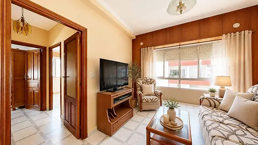 Piso con gran potencial a solo 500 metros de la Playa de Los Lances · 2/15
