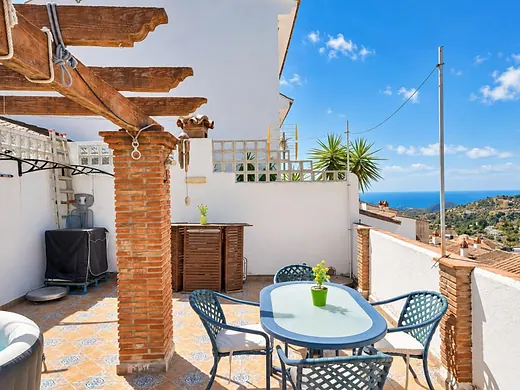 A unique property to live in, enjoy, and generate rental income in the charming white village of Ojén · 3/40