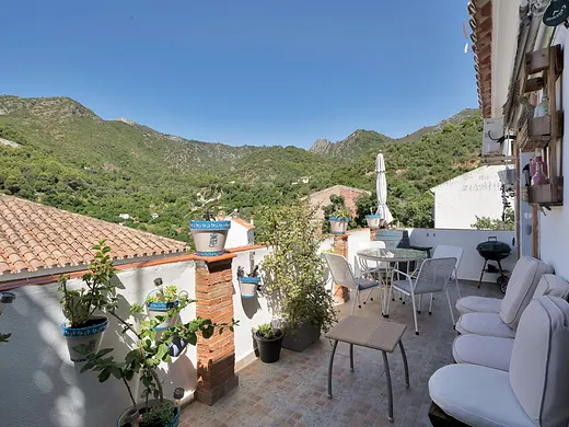 A unique property to live in, enjoy, and generate rental income in the charming white village of Ojén · 5/40