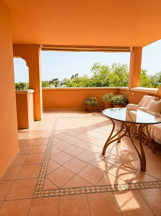 Wohnung mit 2 Schlafzimmern in Nueva Andalucía, Marbella · 4/16