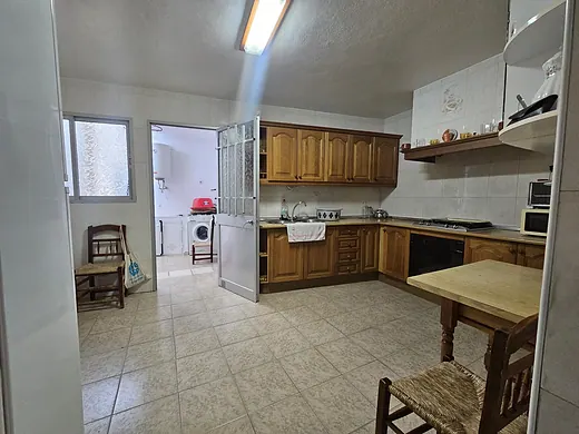 Villa mit 4 Schlafzimmern in Serrato · 4/22