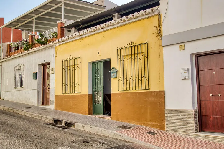 House on Carretera de Arenas, right in the heart of Vélez-Málaga, to be renovated from top to bottom and finished exactly as you picture it