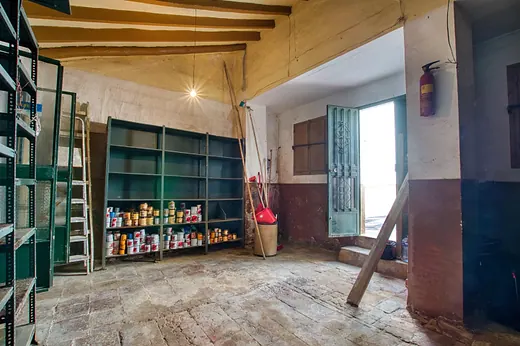 House on Carretera de Arenas, right in the heart of Vélez-Málaga, to be renovated from top to bottom and finished exactly as you picture it · 4/16