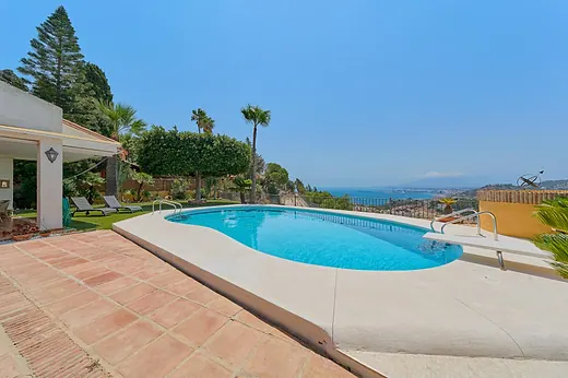 Fantástica villa con espectaculares vistas a Málaga · 2/40