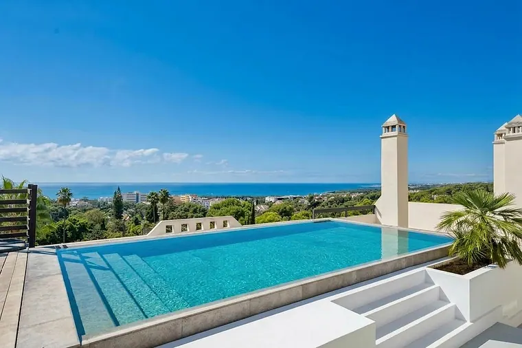 Piso de 3 dormitorios en El Capricho, Marbella