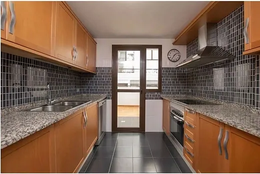 Exclusivo Apartamento con Terrazas Privadas en Golf Hills, Estepona · 5/13