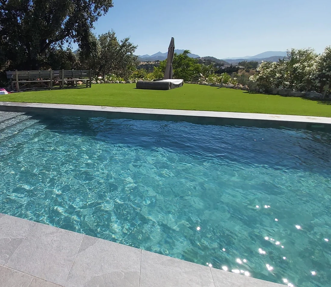 Finca exclusiva con 48.000 m², olivar y vivienda de diseño en Coín