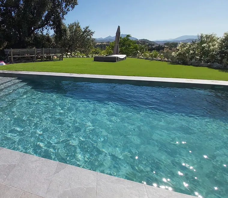 Finca exclusiva con 48.000 m², olivar y vivienda de diseño en Coín