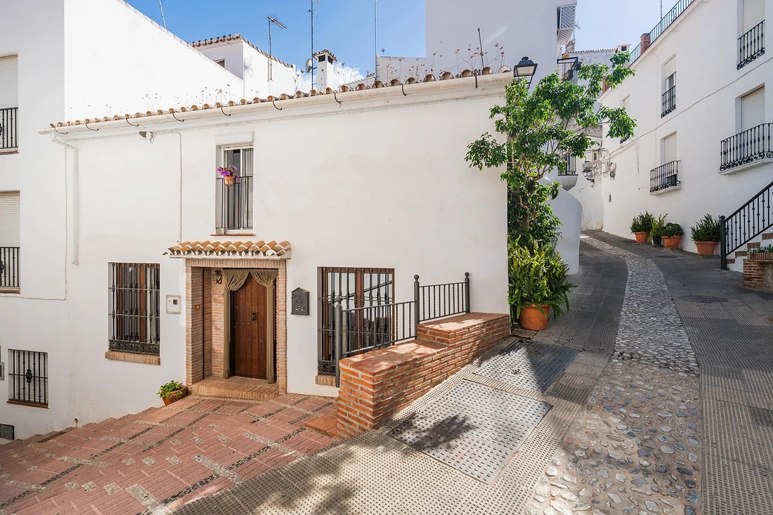 Reihenhaus mit 4 Schlafzimmern in Istán pueblo, Istán