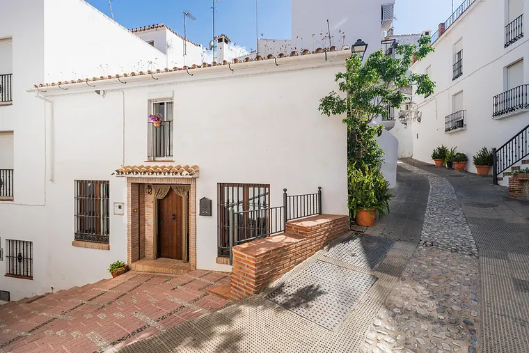 Reihenhaus mit 4 Schlafzimmern in Istán pueblo, Istán