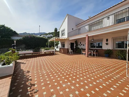 Exclusiva residencia con piscina privada en el corazón de Casarabonela · 4/40
